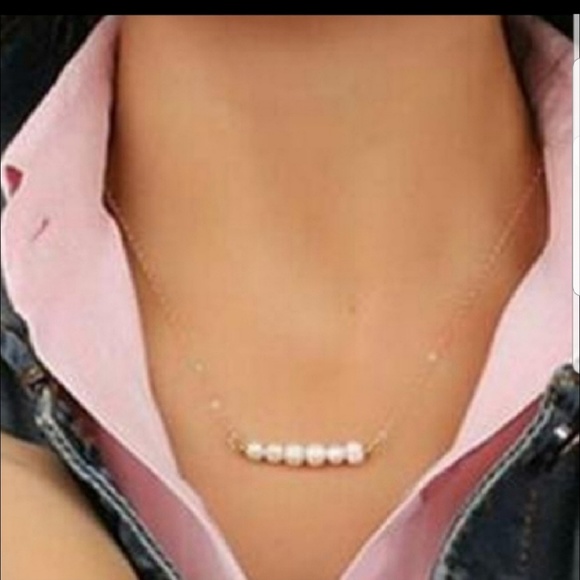 Jewelry - Multi Pearl Danity Gold Necklace